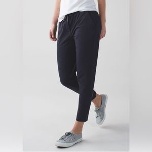 Navy Blue Lululemon Jet Crops, size 4